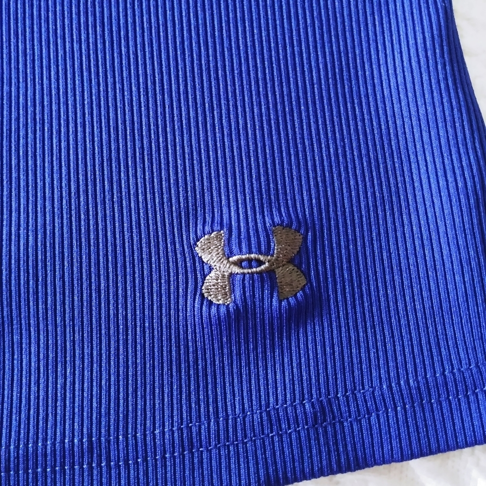 3/25$ Size Small Under Armer workout tank - Picture 4 of 5